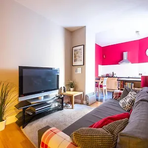 Joivy Amazing Location - Charming By The Castle! , Edinburgh United Kingdom